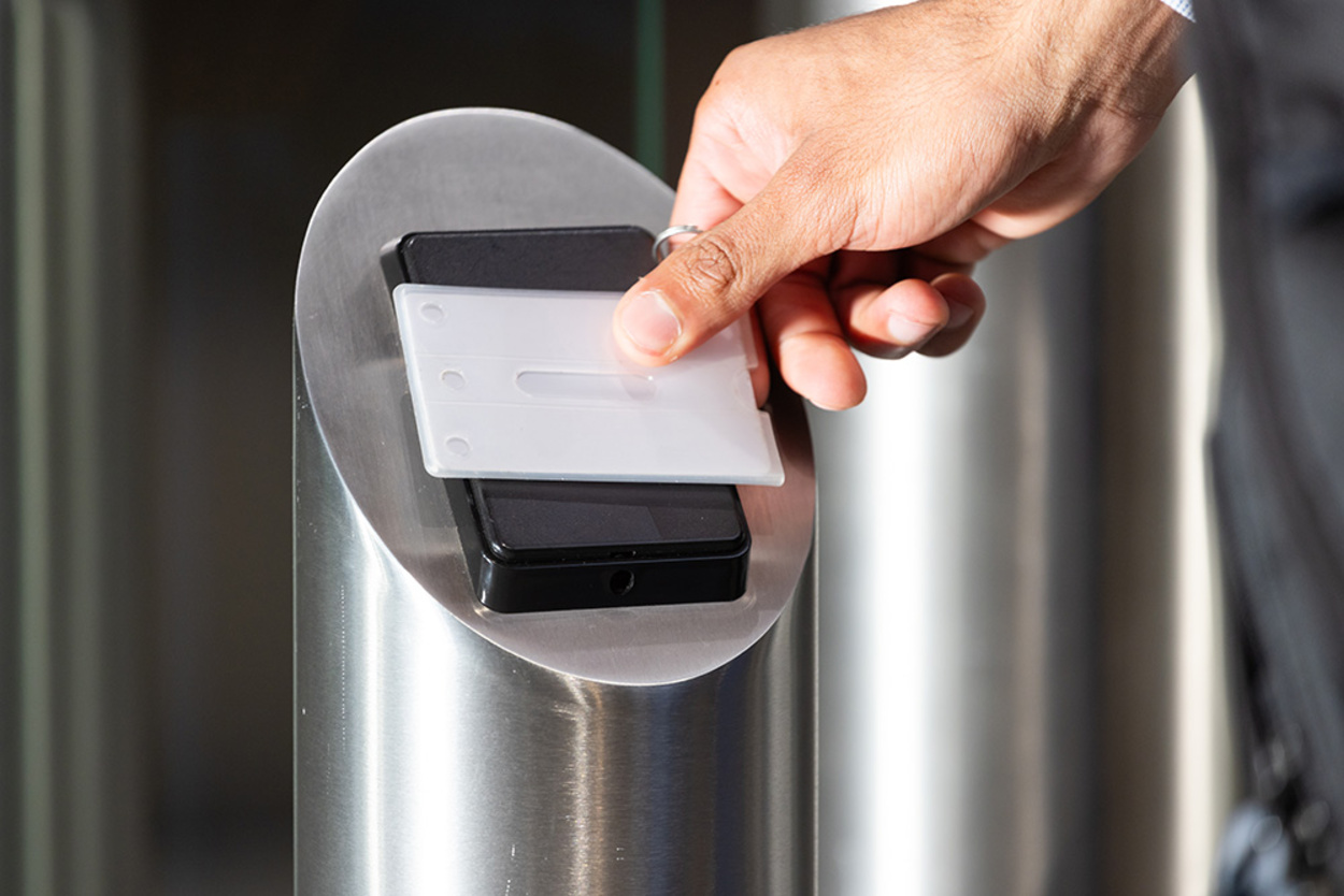 Zutritts­kontrolle bei Muster Elektro in Musterstadt