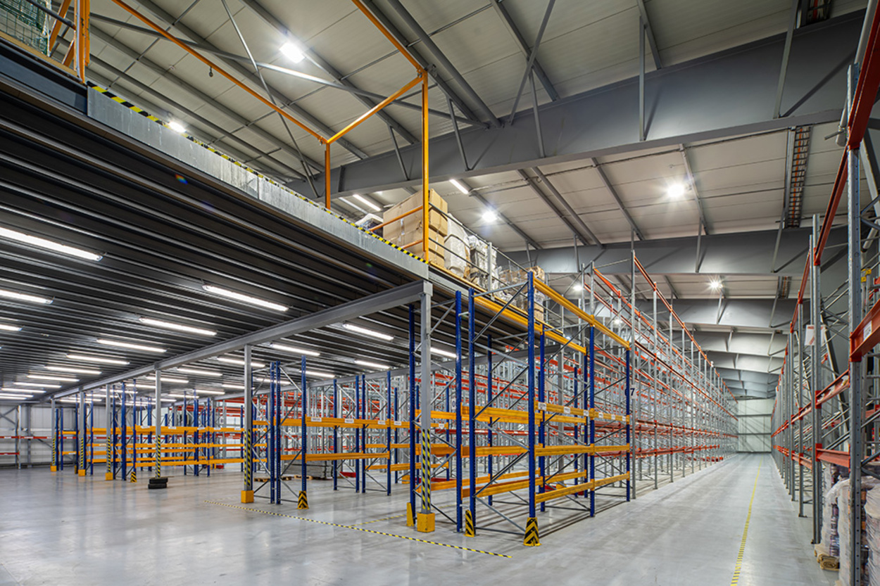 Industrie­beleuchtung bei Muster Elektro in Musterstadt